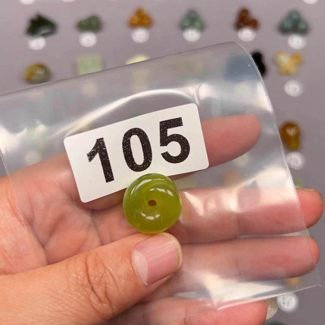 未镶嵌蛇纹石玉颈饰赵*熹