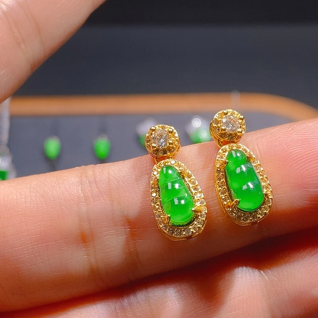 翡翠耳饰未镶嵌