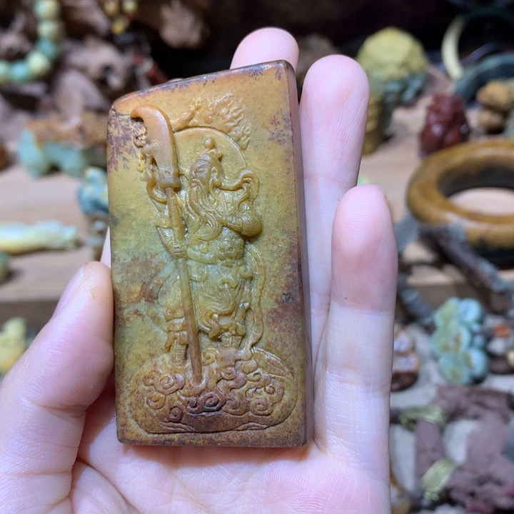 未镶嵌岫岩河磨玉（透闪石质玉）挂件