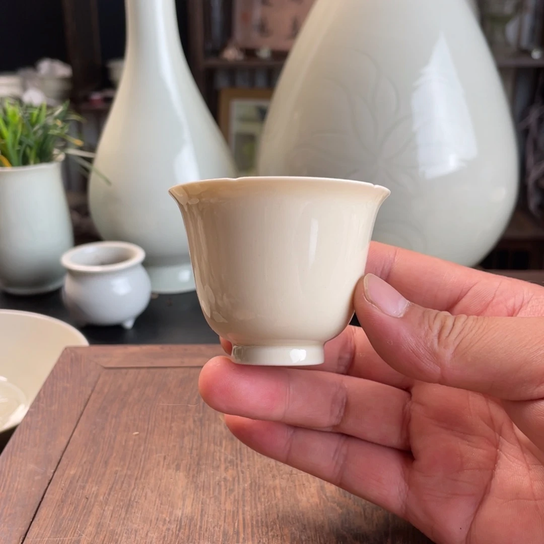 定窑柴窑白釉铃铛杯葵口