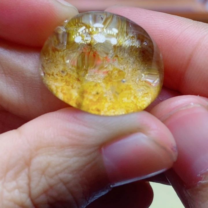 颈饰未镶嵌水晶我****?水晶