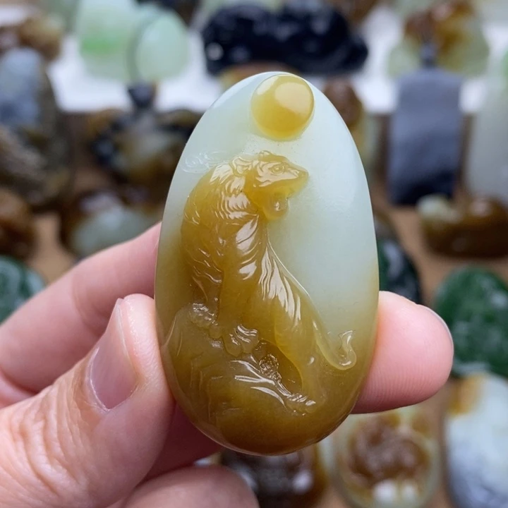 和田玉未镶嵌颈饰