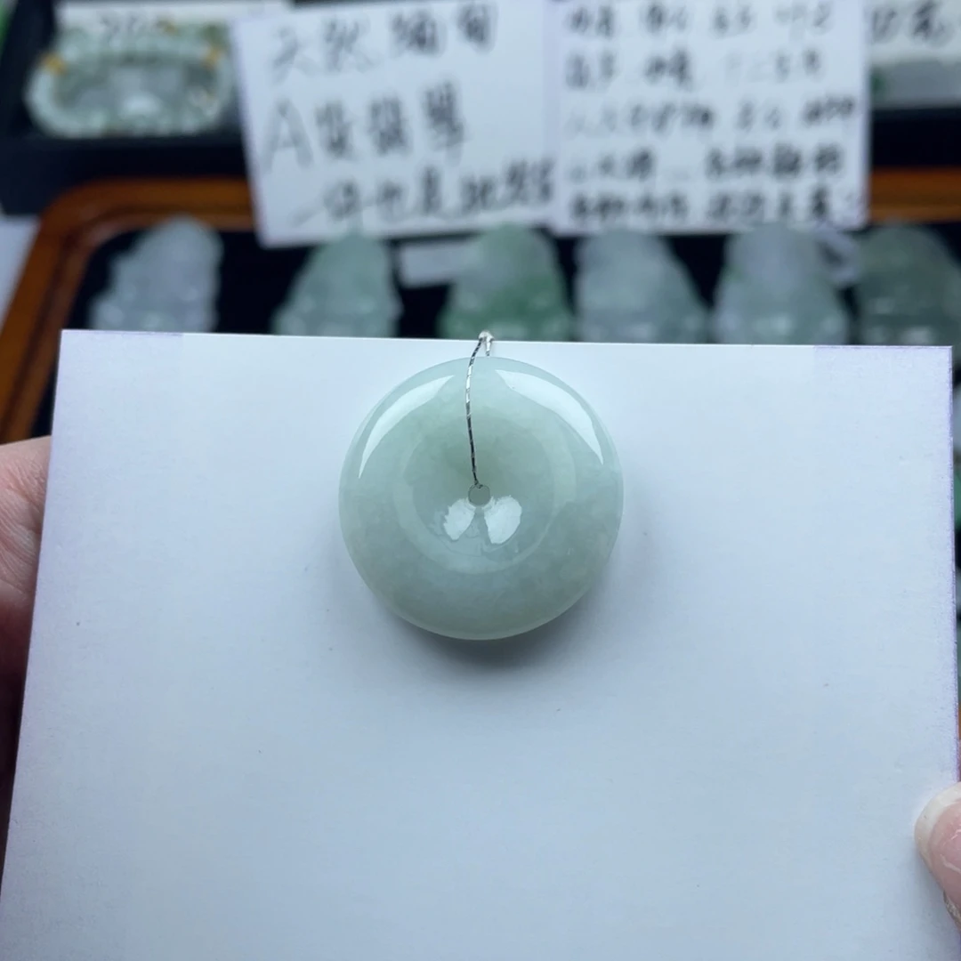 翡翠颈饰未镶嵌平安扣