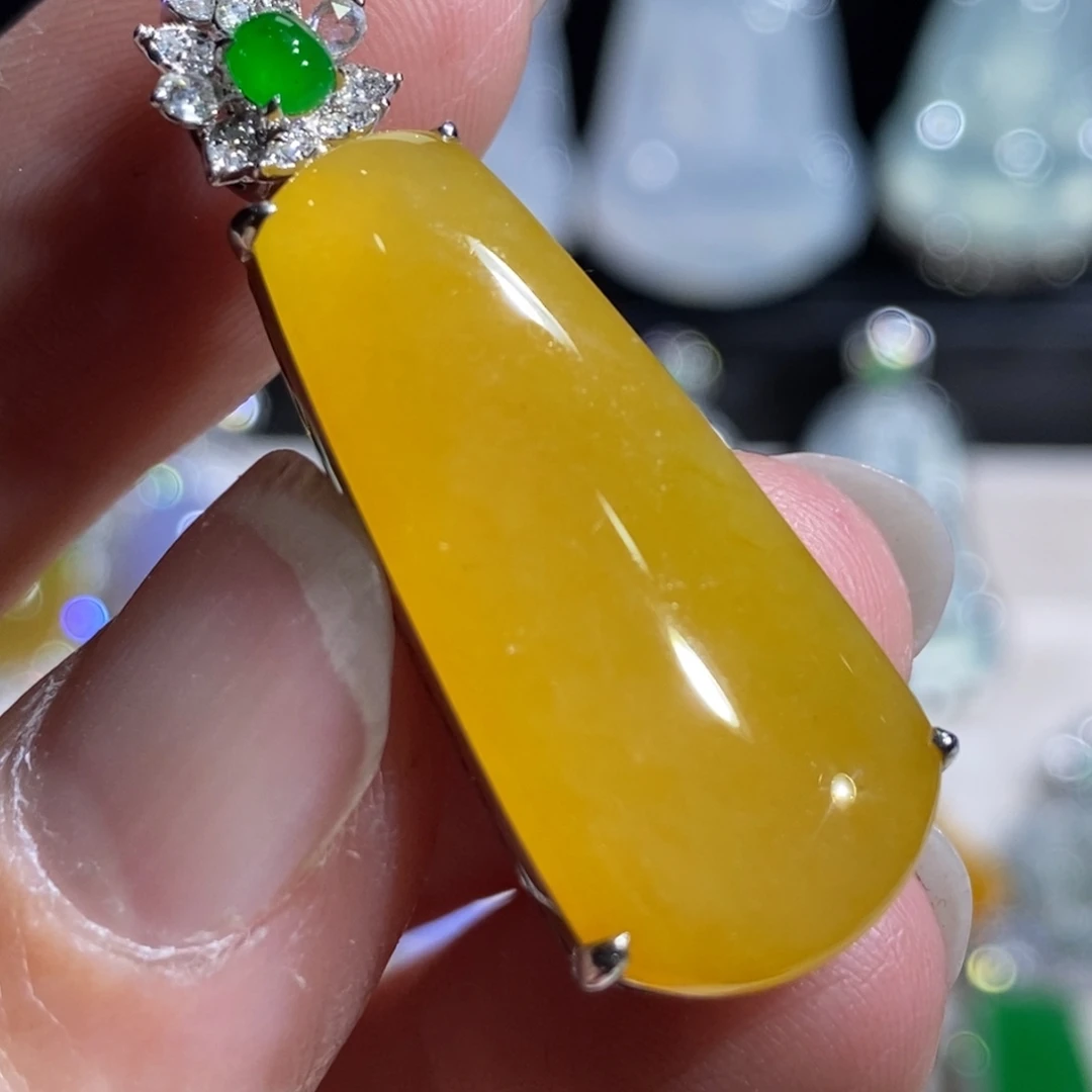 翡翠18K金镶嵌颈饰无事牌