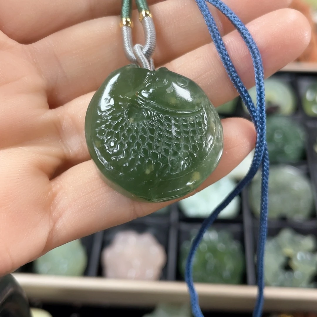 蛇纹石玉颈饰未镶嵌