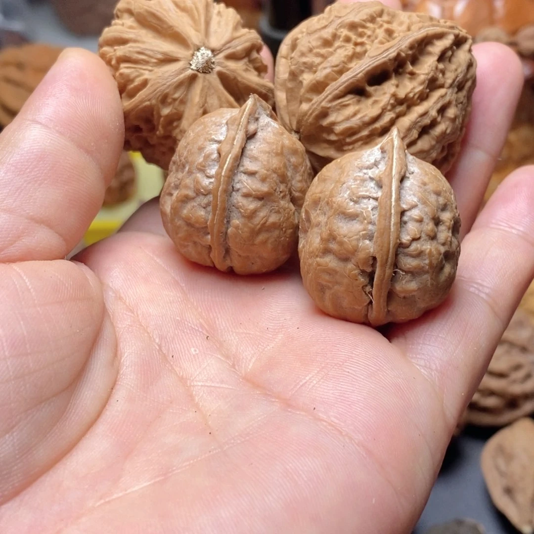 文玩核桃吊坠瑕疵12