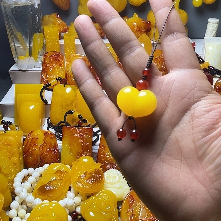 小皮桃手机挂 服饰配饰