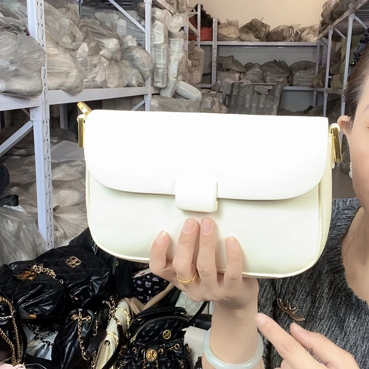 蚕丝小牛剖层皮革PU