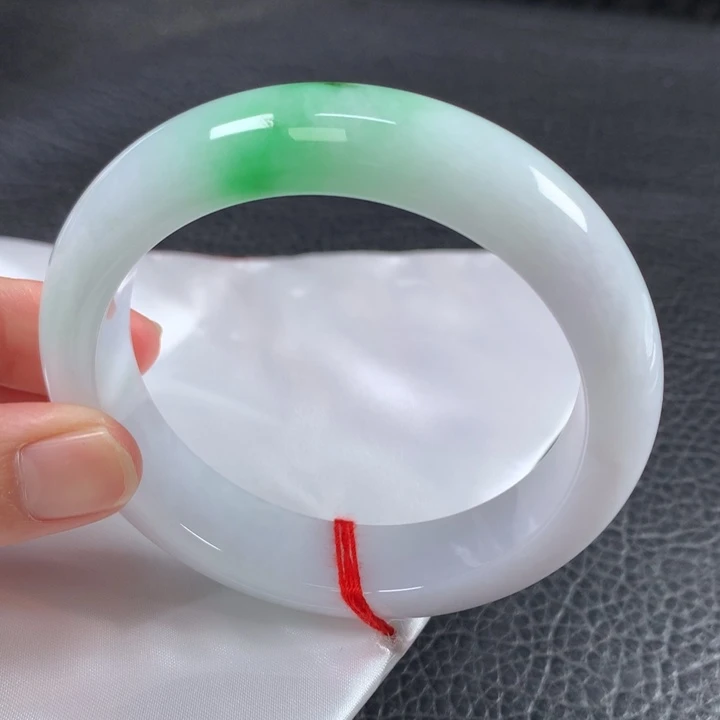 翡翠未镶嵌手镯