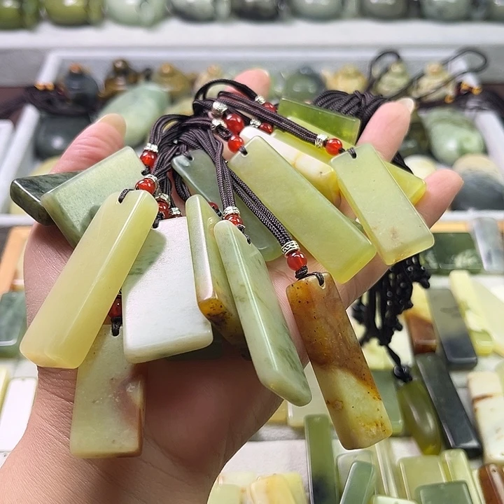 蛇纹石玉未镶嵌珠宝奇石