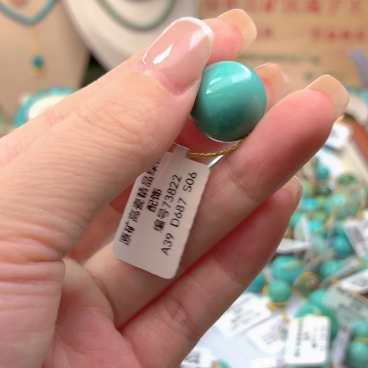 绿松石未镶嵌珠宝奇石