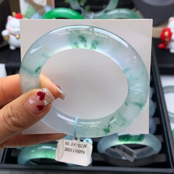 翡翠手镯未镶嵌玻璃种飘花胖圆条定金