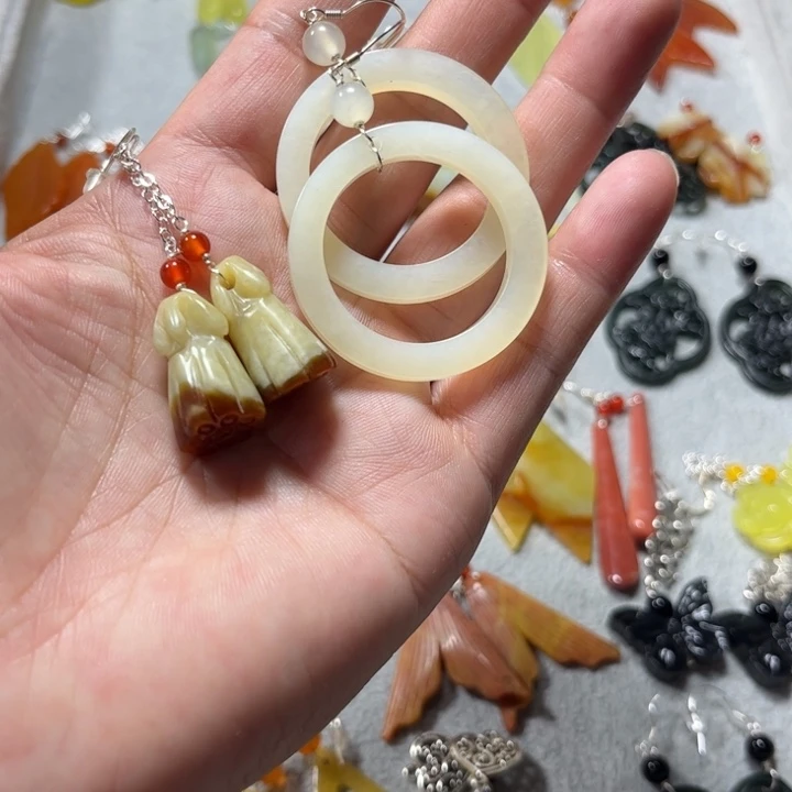 蛇纹石玉合金吊坠