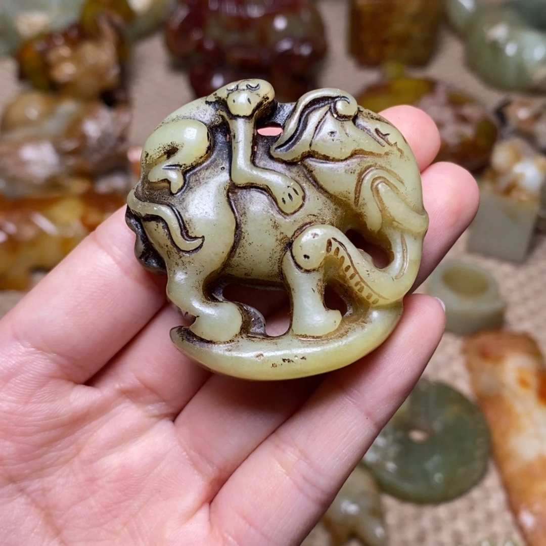 蛇纹石玉未镶嵌颈饰