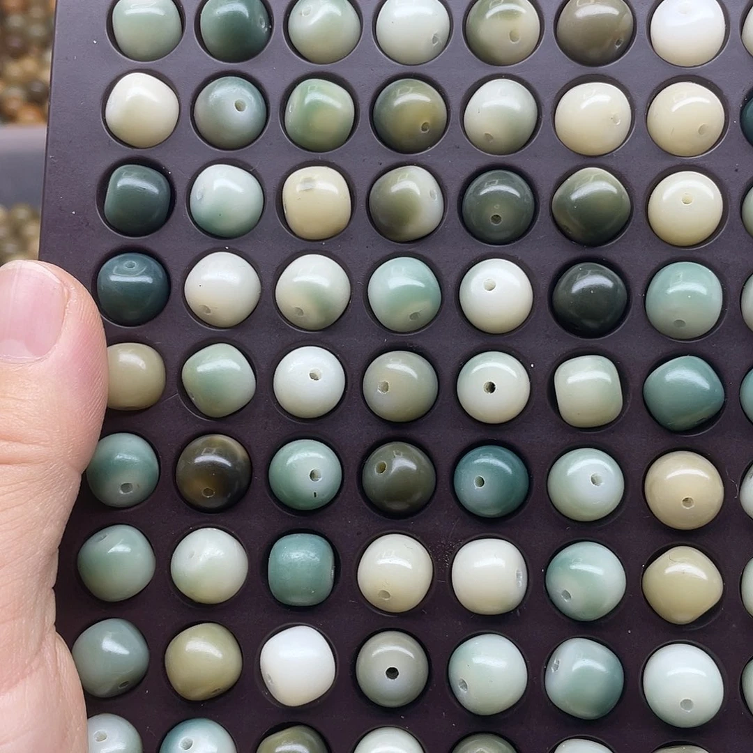 白玉菩提吊坠12微瑕绿飘花桶110颗