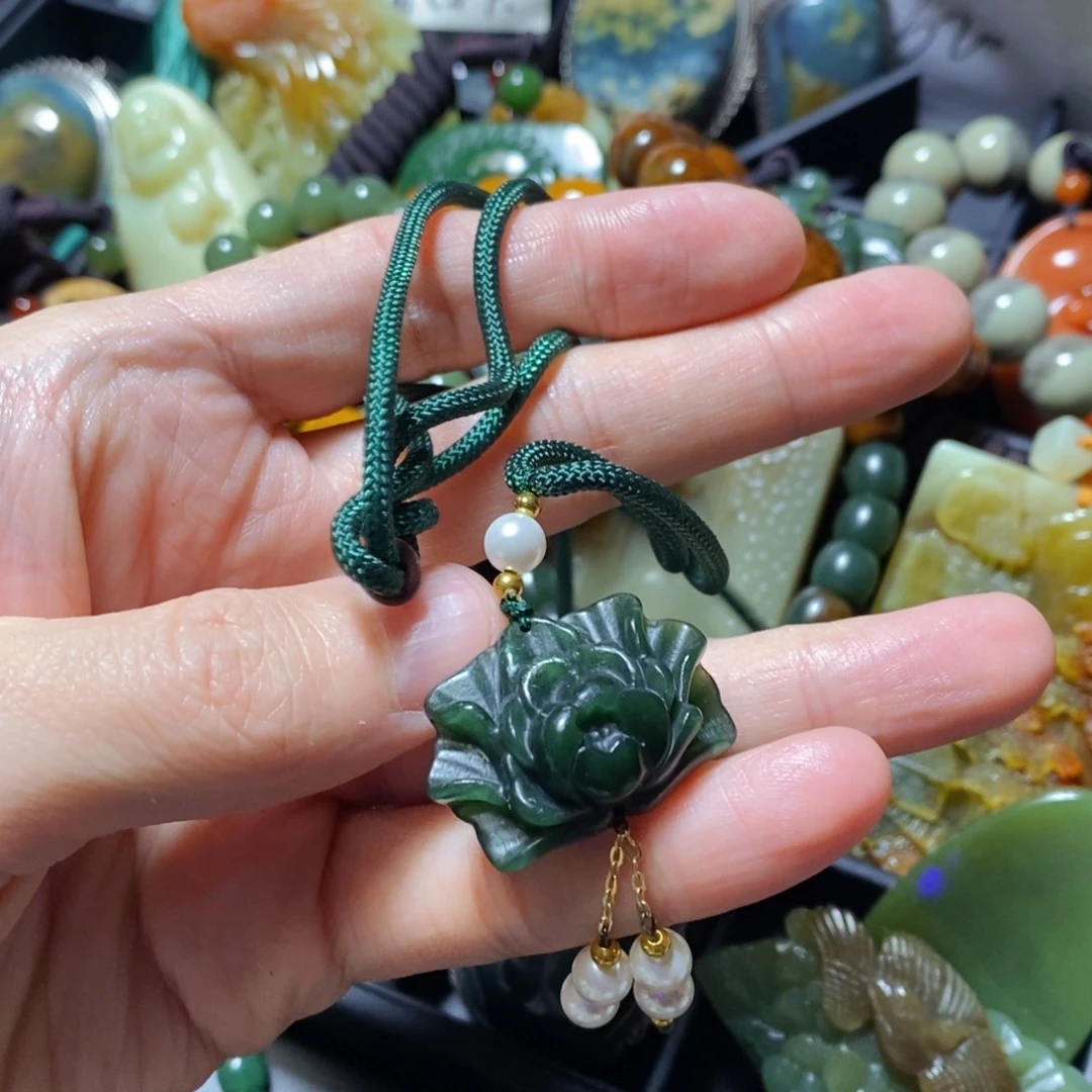 蛇纹石玉未镶嵌颈饰