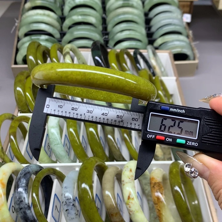 未镶嵌蛇纹石玉手镯36
