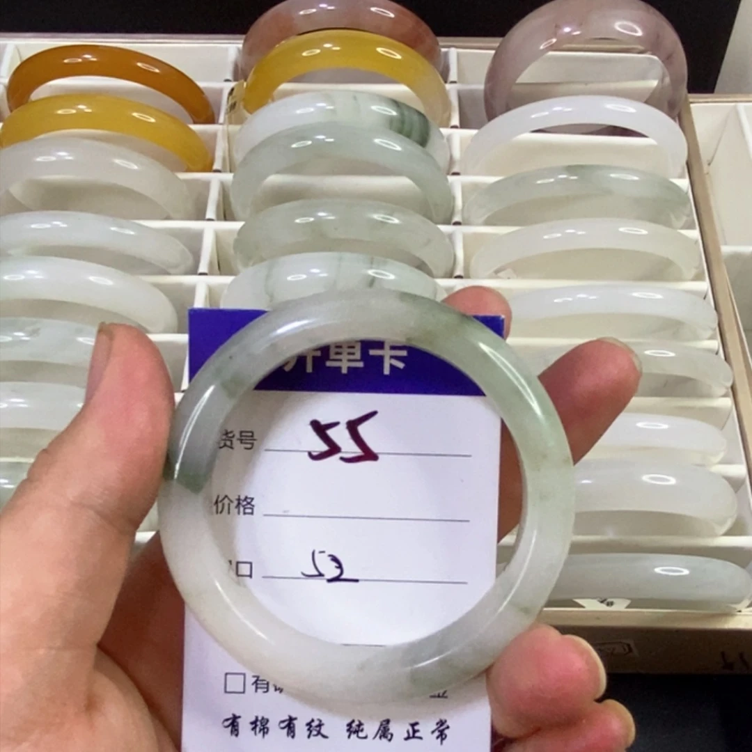 未镶嵌手镯石英质玉