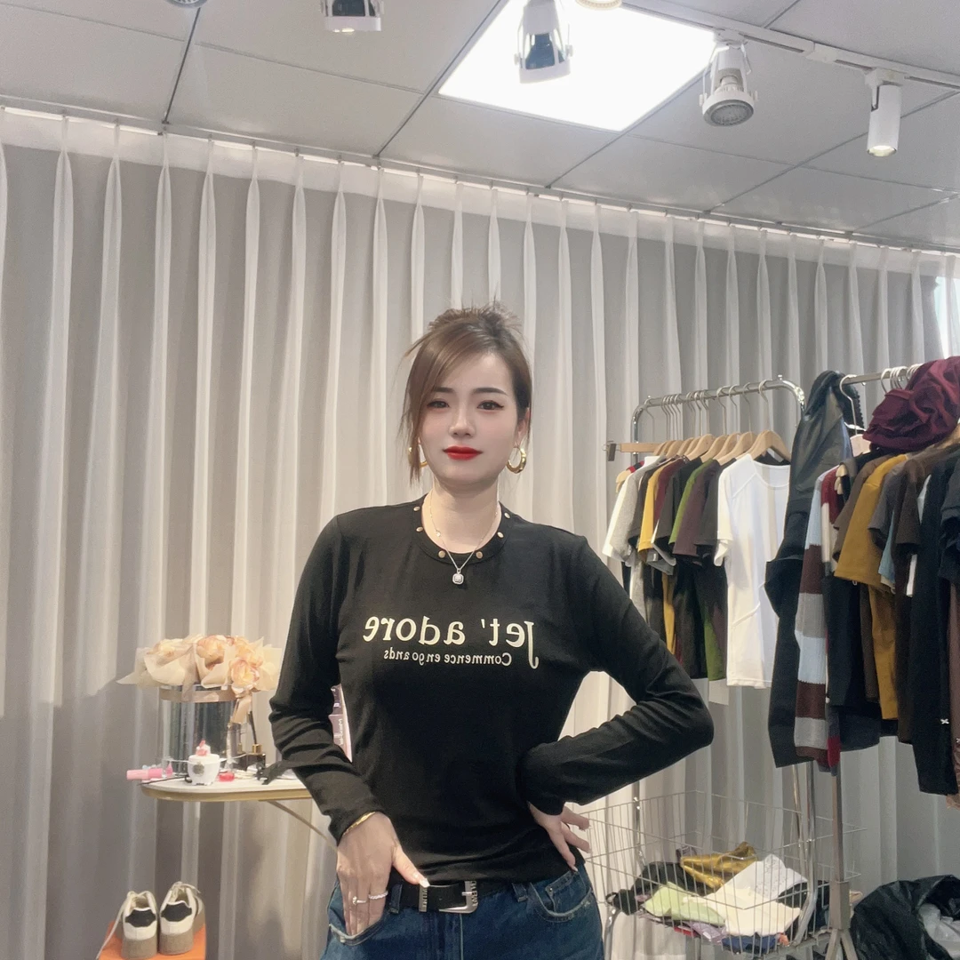 大美小美 宽松型常规款女长袖圆领字母T恤套头印花针织修身