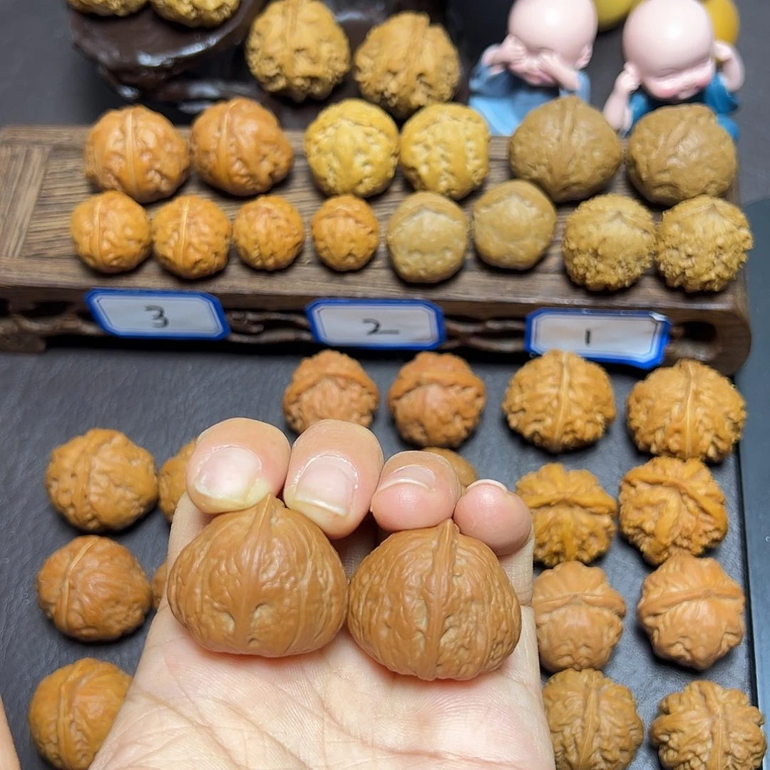 文玩核桃吊坠兔***员红宝石30