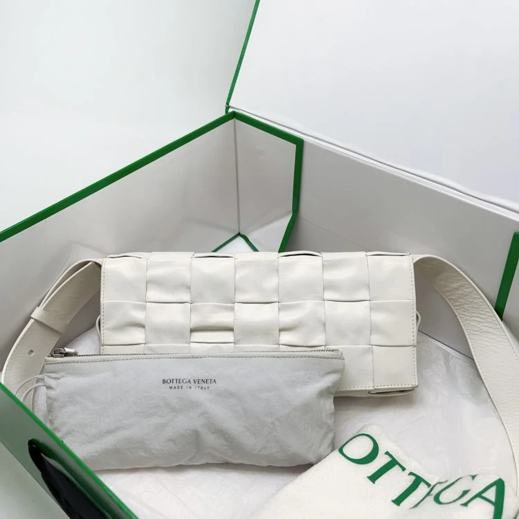 95新/葆蝶家/C217951999/包包
