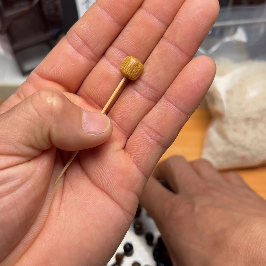 树脂只买单纯的吊坠，没带链子，属的性质。