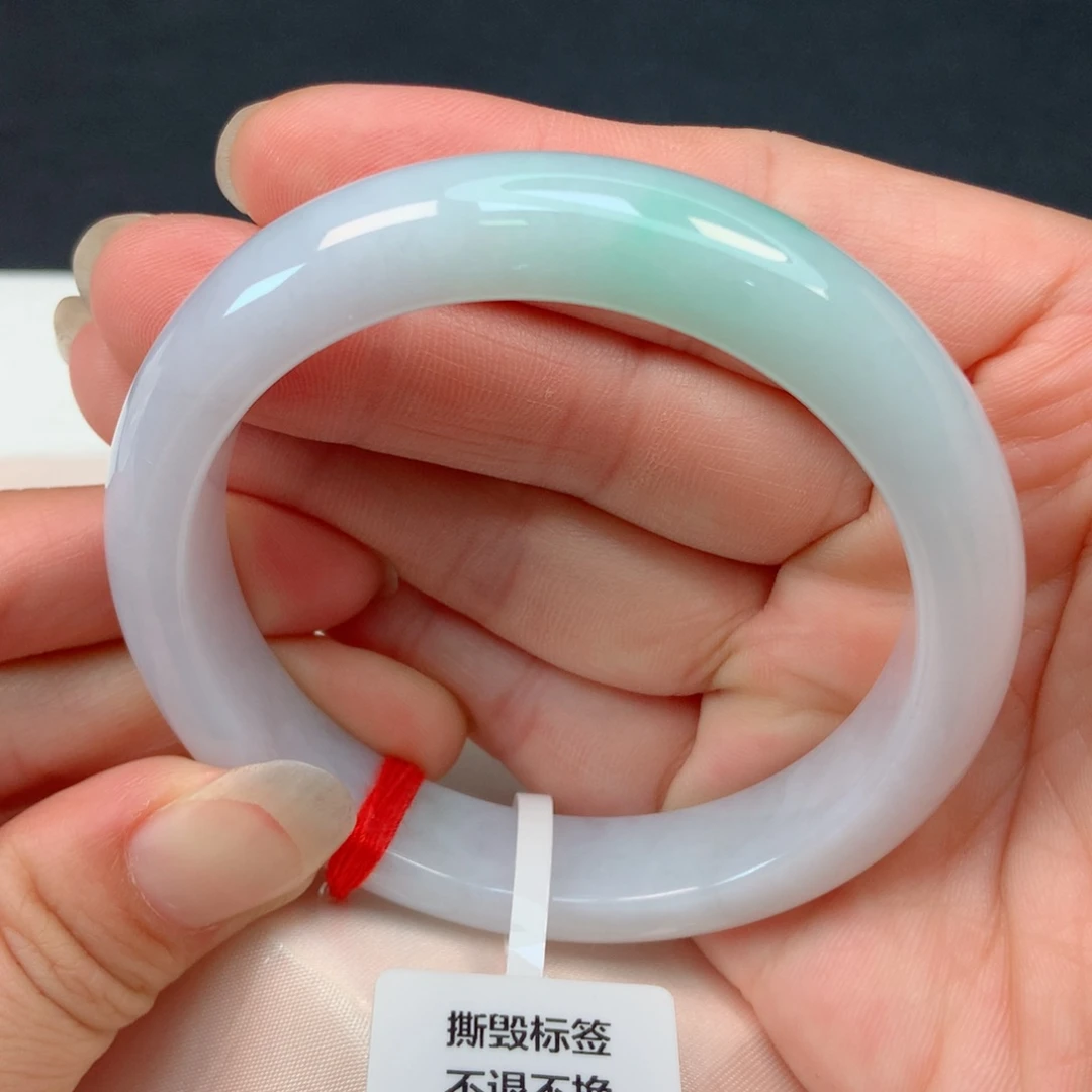翡翠手镯未镶嵌56圈