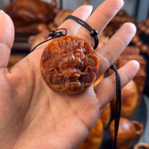 松木（琥珀木）把件