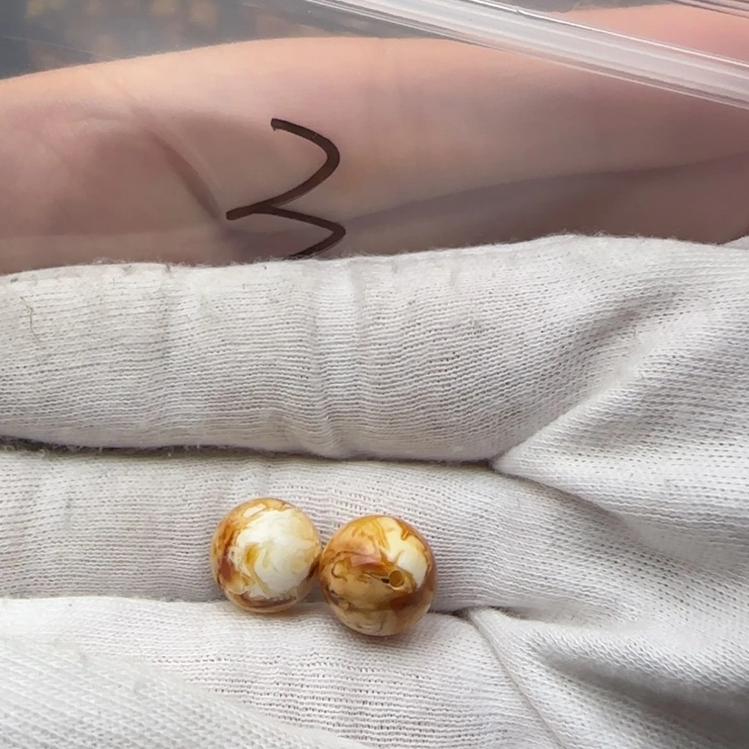 琥珀裸石未镶嵌泷**石琥珀蜜蜡