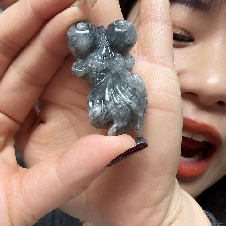 蛇纹石玉颈饰未镶嵌鱼