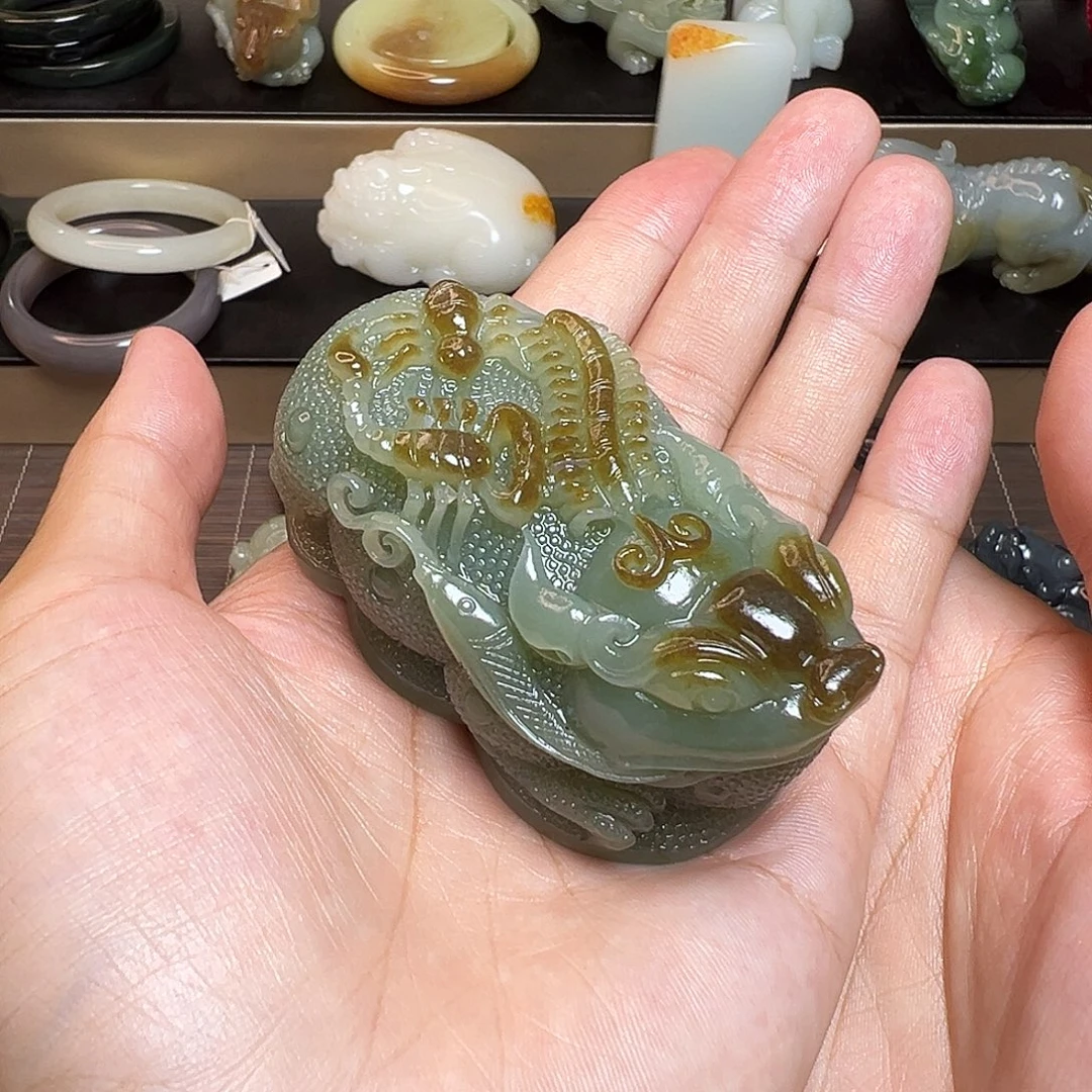 和田玉未镶嵌把件