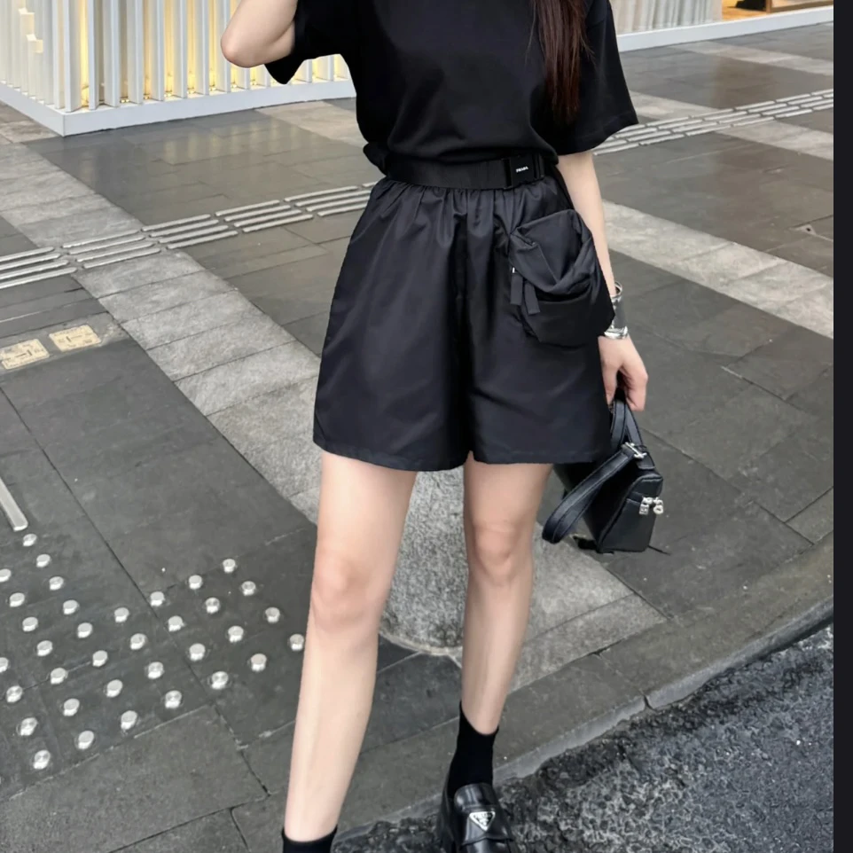 99新 Prada/普拉达 A100771/黑色腰带短裤/36码