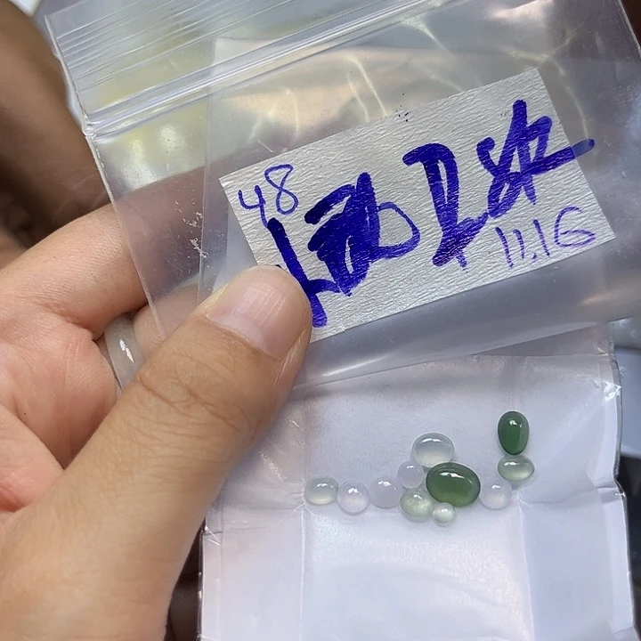 小***伊定制翡翠未镶嵌不