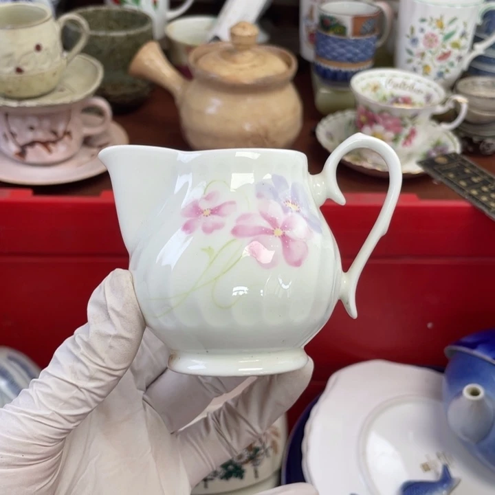 他家瓷器真美…开播了