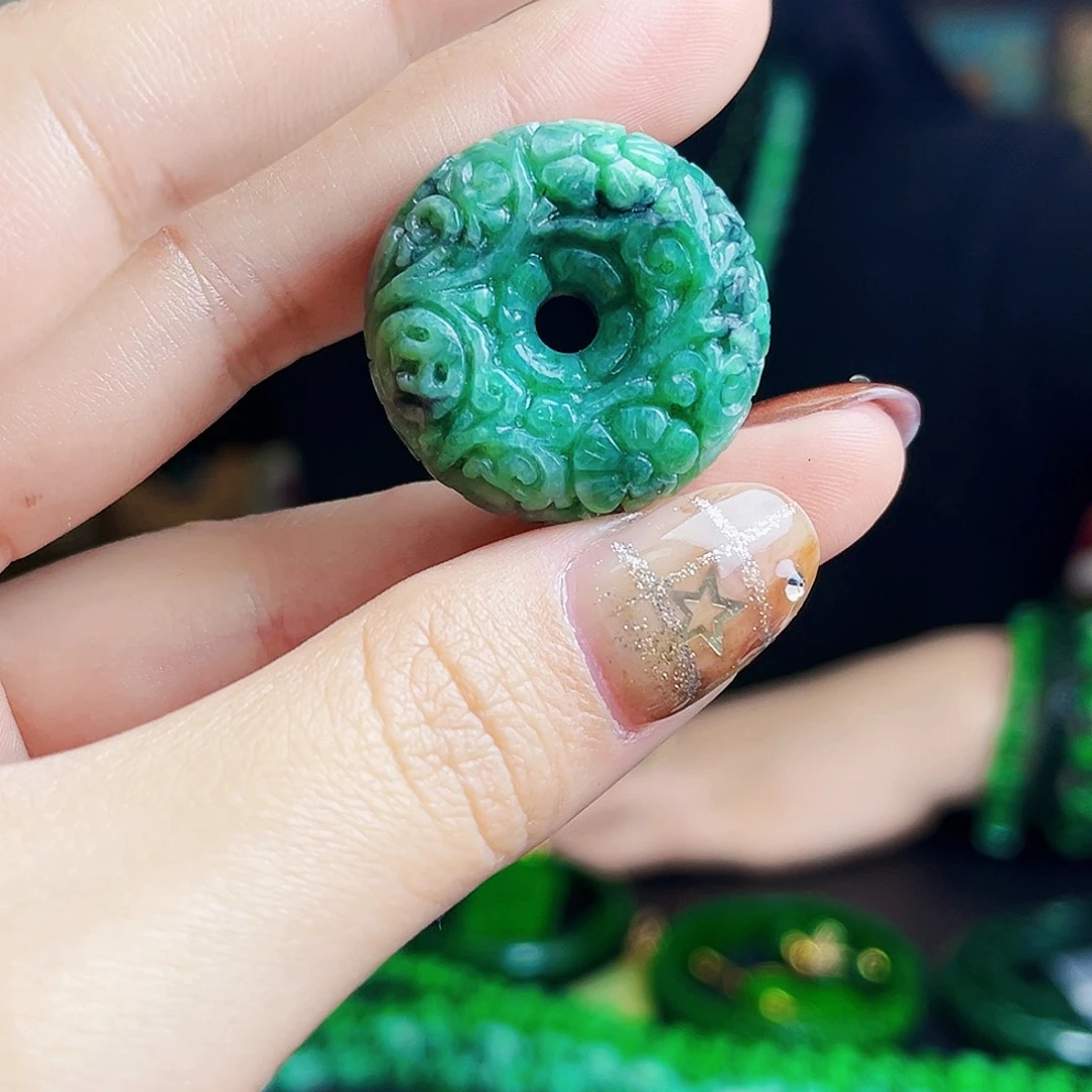 颈饰未镶嵌翡翠多样性