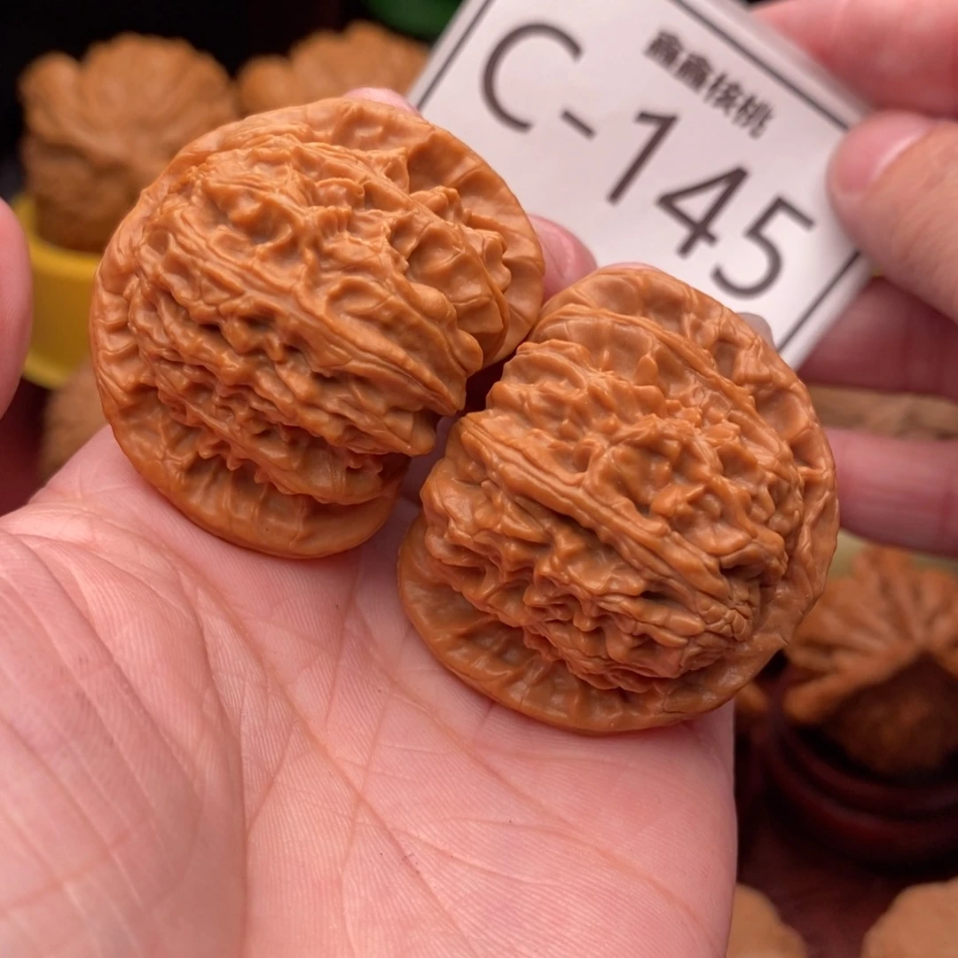 文玩核桃把件闷白40