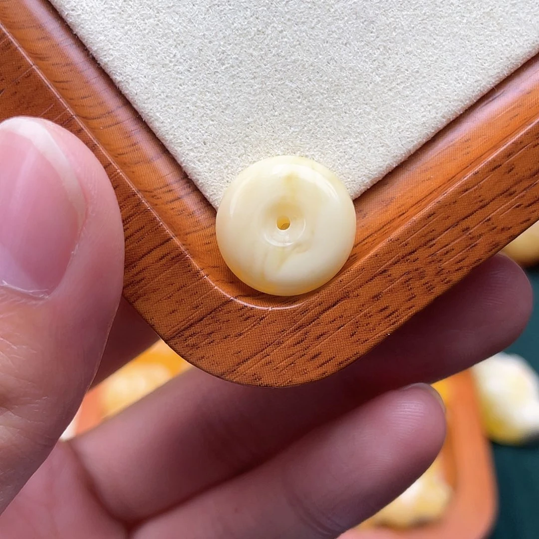 琥珀裸石未镶嵌蜜蜡