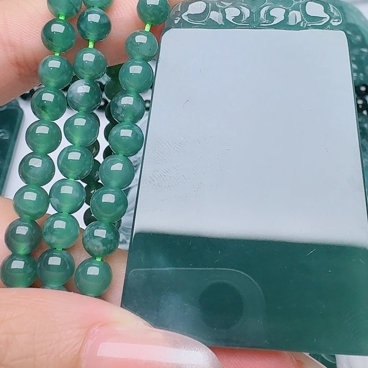 翡翠未镶嵌颈饰多样性发其一