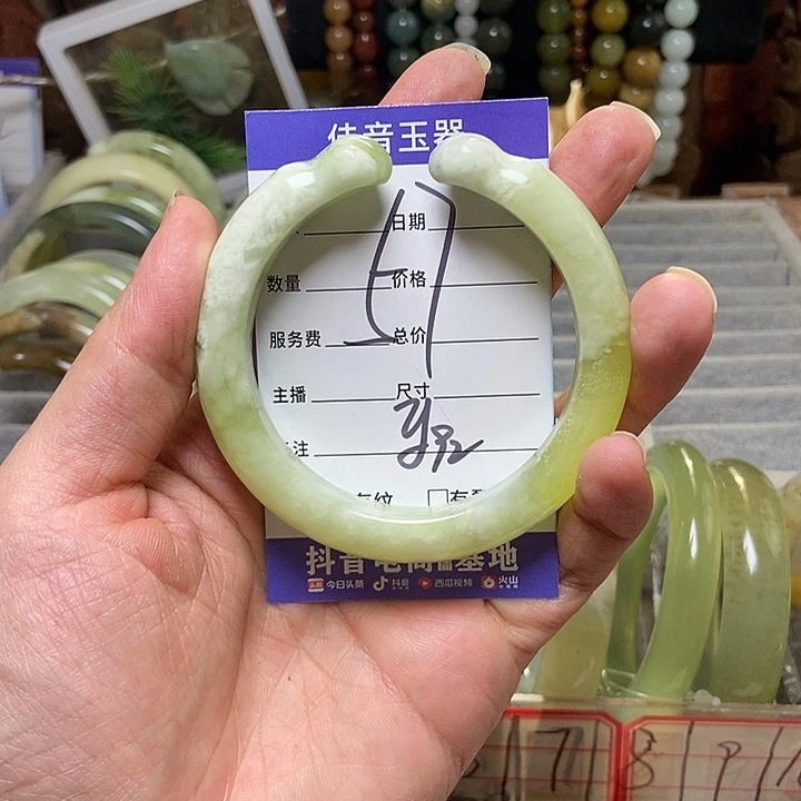 蛇纹石玉手镯未镶嵌