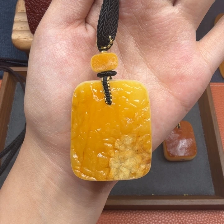 蜜蜡未镶嵌吊坠(赠链)