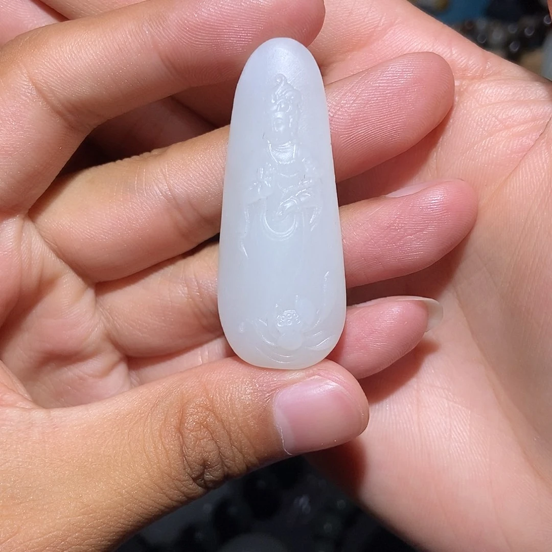 和田玉未镶嵌颈饰媛**恩