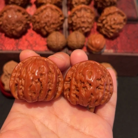 文玩核桃吊坠白狮子