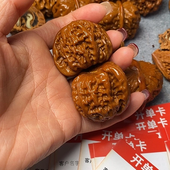 姚***文玩核桃把件白狮