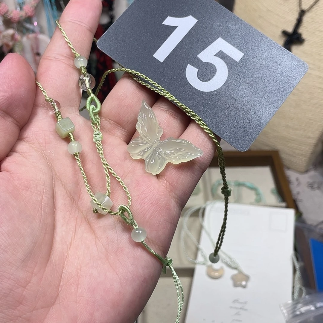 东***飞蛇纹石玉合金颈饰