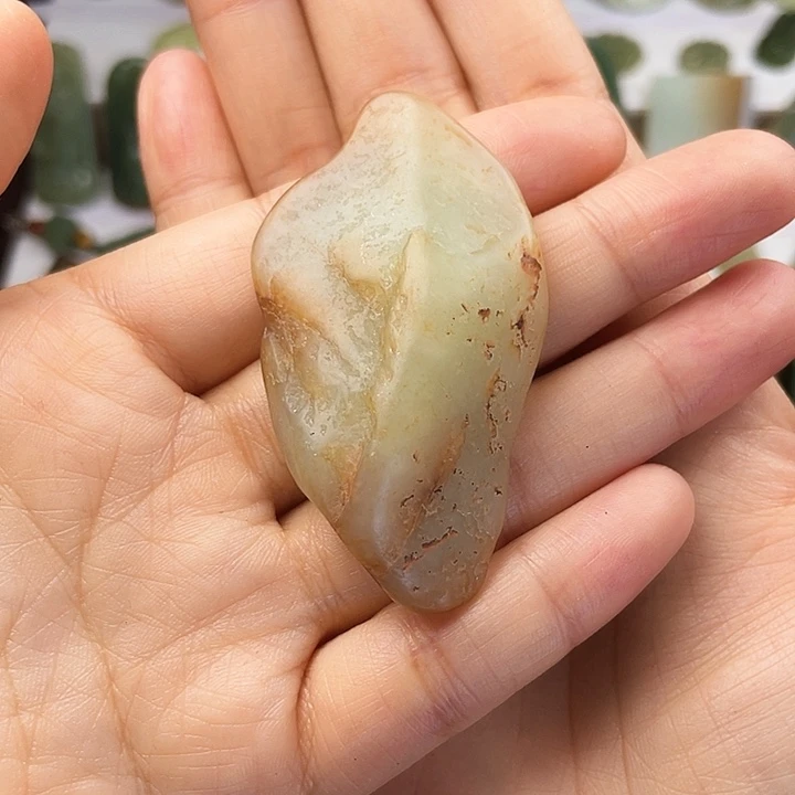 岫岩河磨玉(透闪石质玉)颈饰未镶嵌