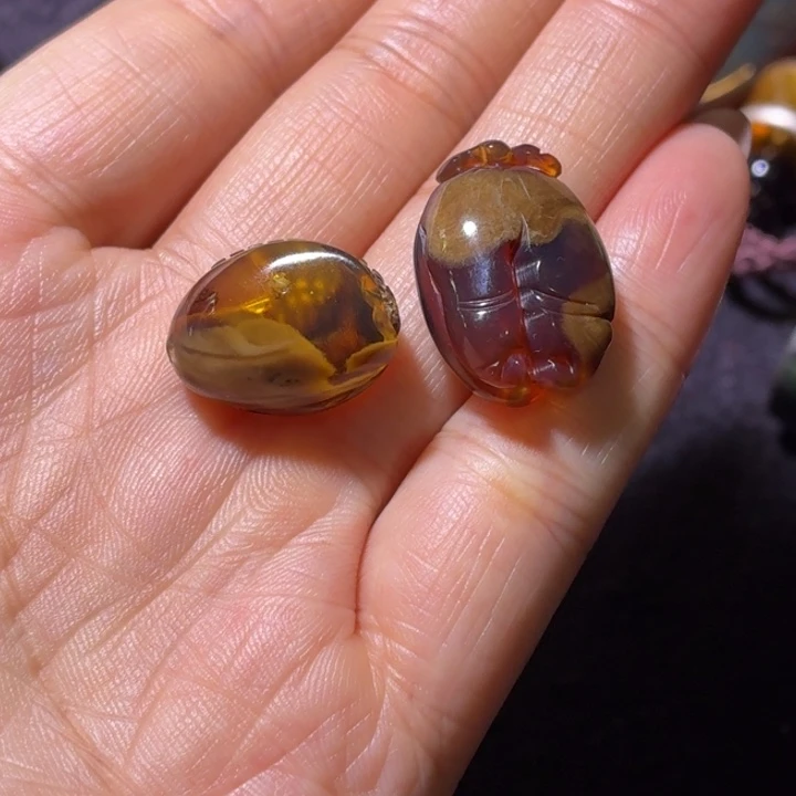 未镶嵌颈饰琥珀吊