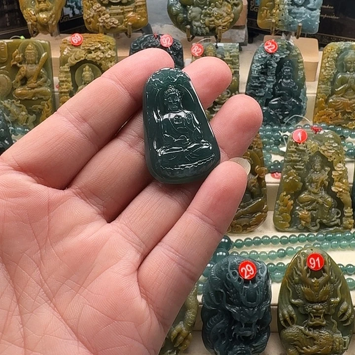 手***晨翡翠未镶嵌颈饰阿弥