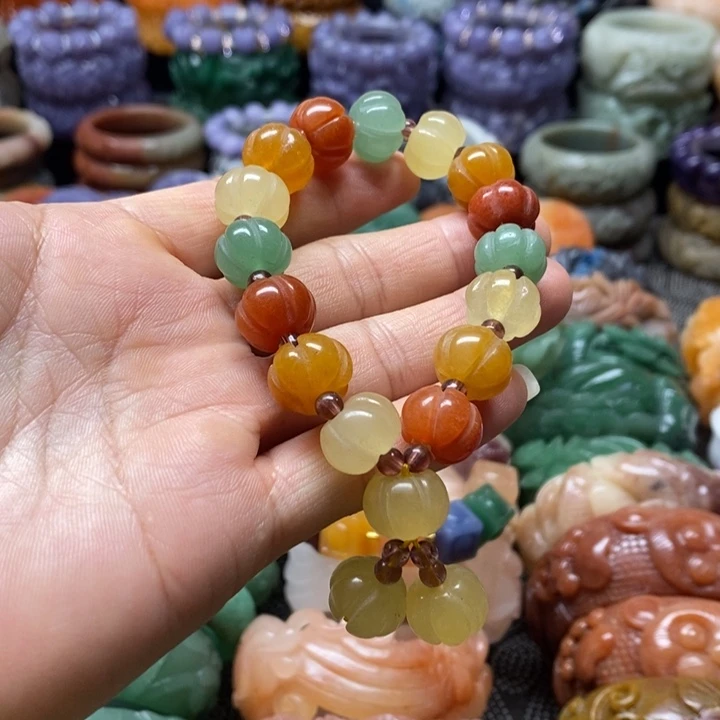 未镶嵌手镯石英质玉（佘太翠）