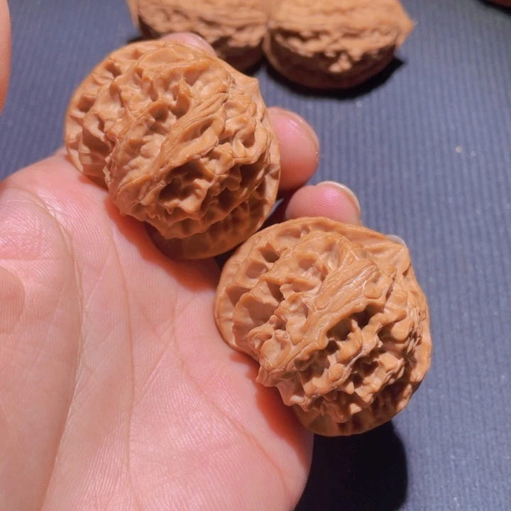 文玩核桃吊坠苹果园