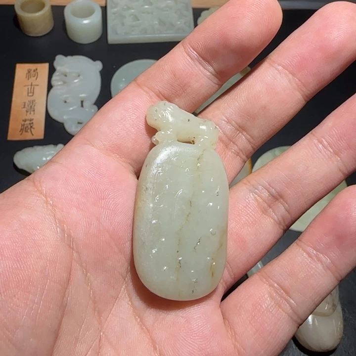 玩***主和田玉（糖玉）未镶嵌挂件